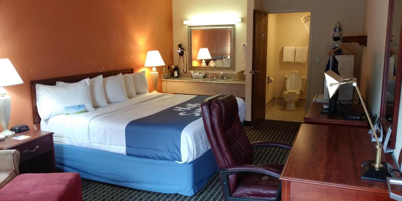 Days Inn By Wyndham Morehead Eksteriør billede